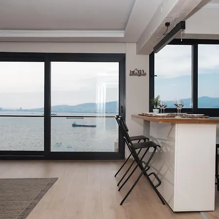 Near The Historical Elevator With A Sea View Daire *