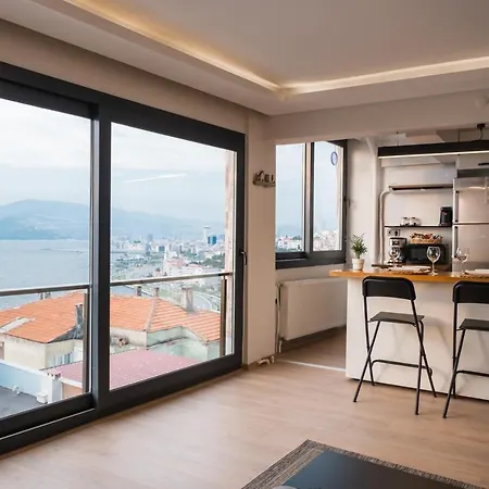 شقة Near The Historical Elevator With A Sea View إزمير