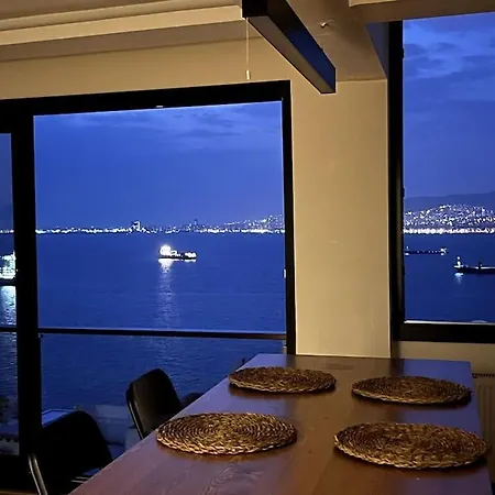 Near The Historical Elevator With A Sea View Daire İzmir