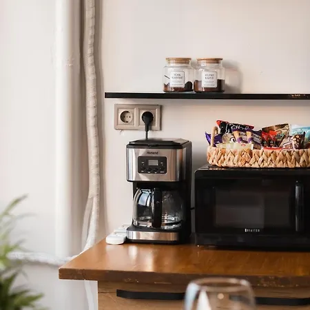 Near The Historical Elevator With A Sea View شقة