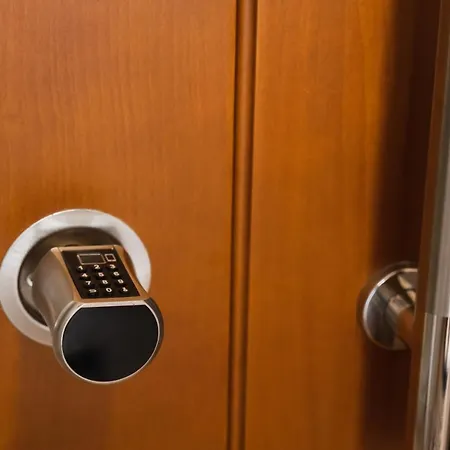 Near The Historical Elevator With A Sea View شقة *