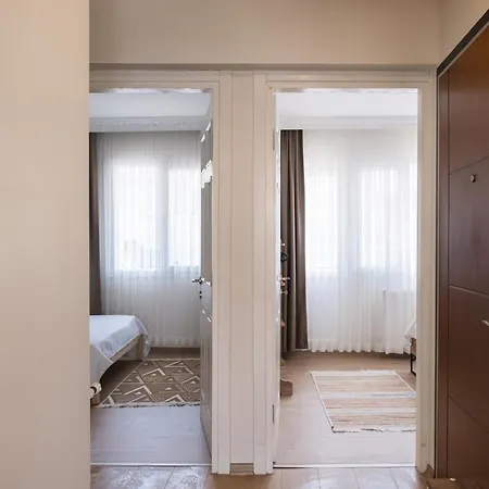 Near The Historical Elevator With A Sea View إزمير