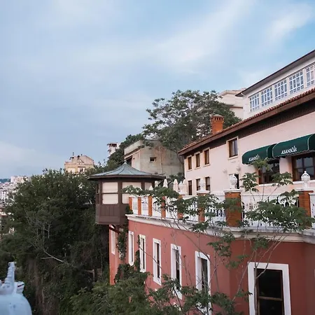 Near The Historical Elevator With A Sea View شقة إزمير