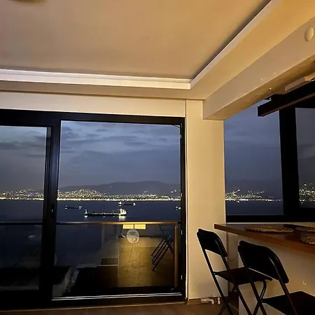 Near The Historical Elevator With A Sea View Lägenhet