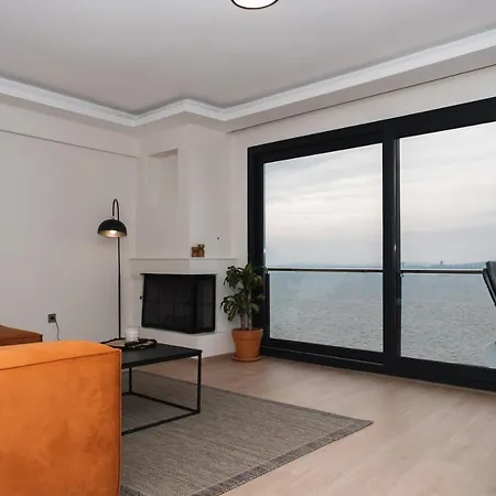 Near The Historical Elevator With A Sea View *