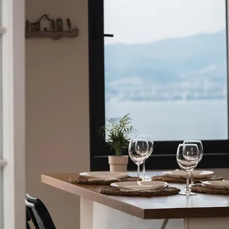 Апартаменты Near The Historical Elevator With A Sea View *