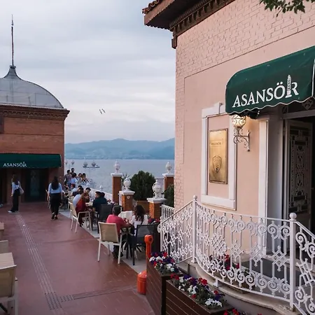 Near The Historical Elevator With A Sea View Апартаменты Измир