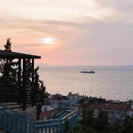 Near The Historical Elevator With A Sea View *